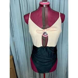 Cupshe Keyhole One Piece Swimsuit tie front pink black